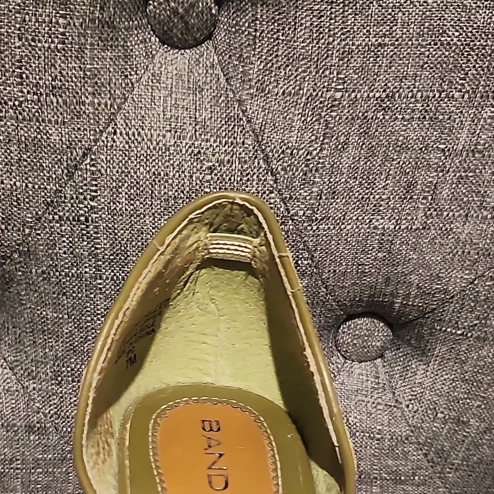 Bandolino Olive Green Pointed-Toe D'Orsay Heels - Picture 6 of 7
